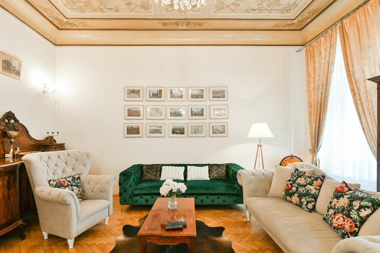 Apartment Stunning Charles Bridge Apartment Prag