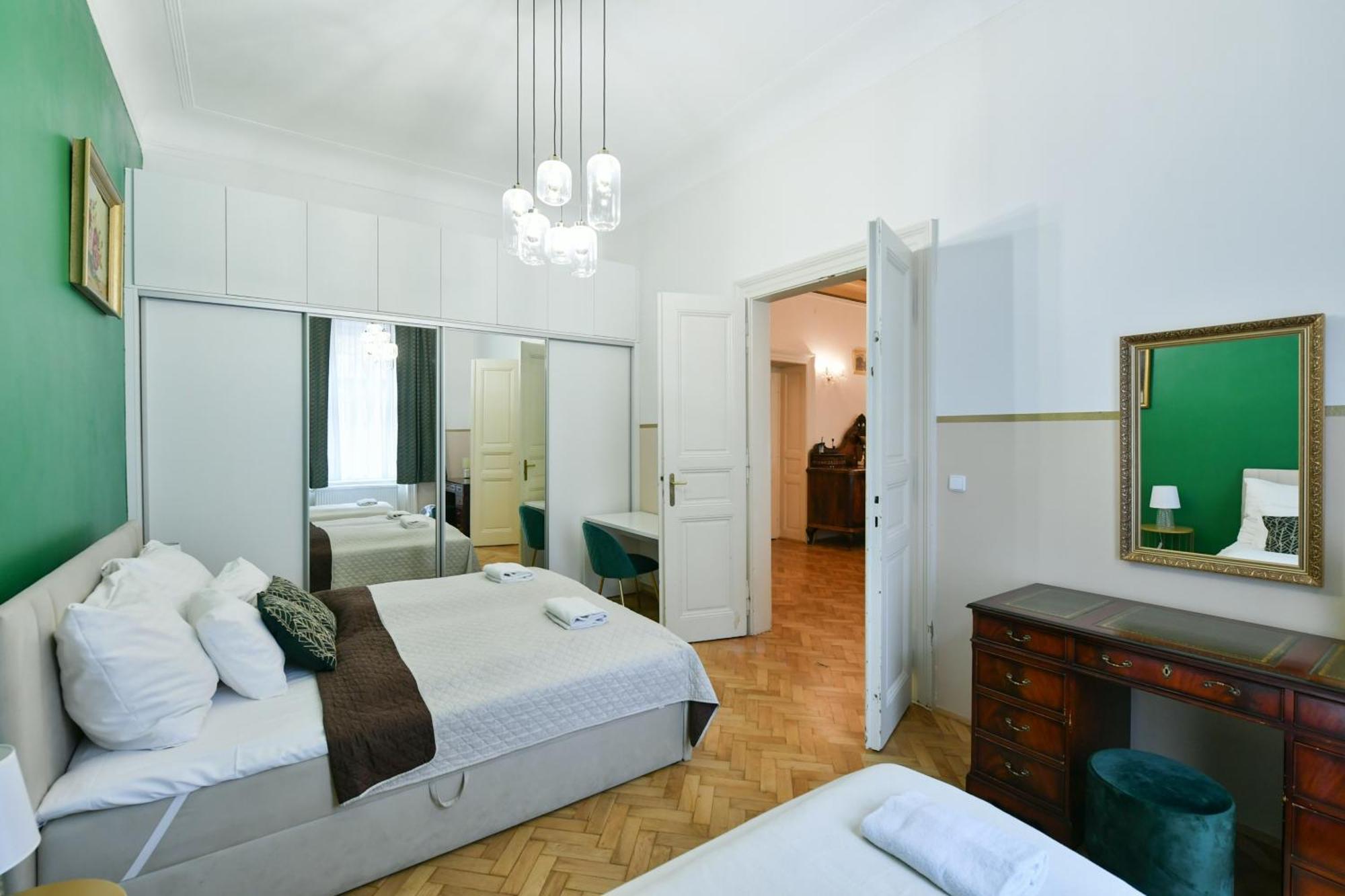 Apartment Stunning Charles Bridge Apartment Prag