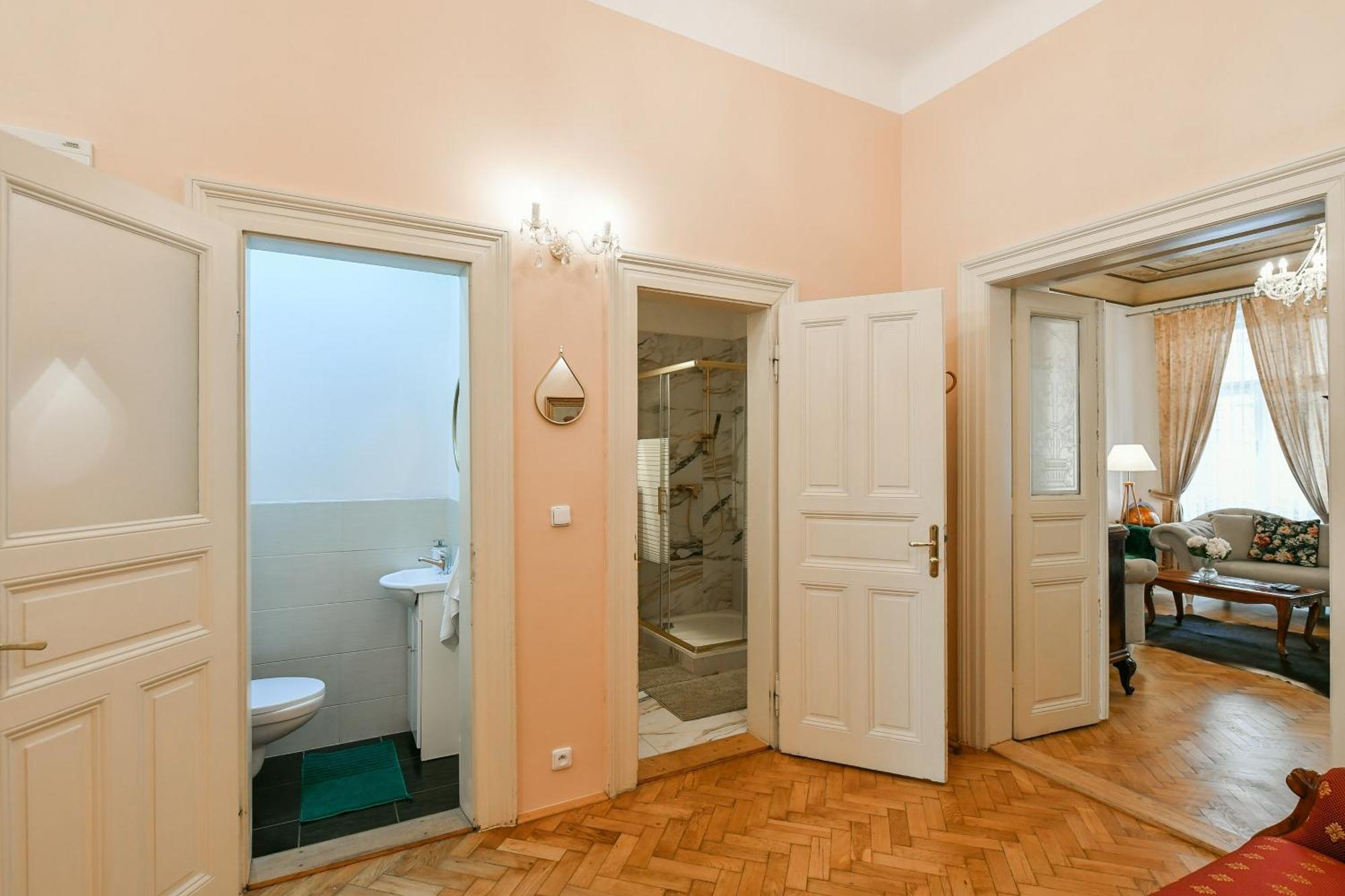Stunning Charles Bridge Apartment * Prag